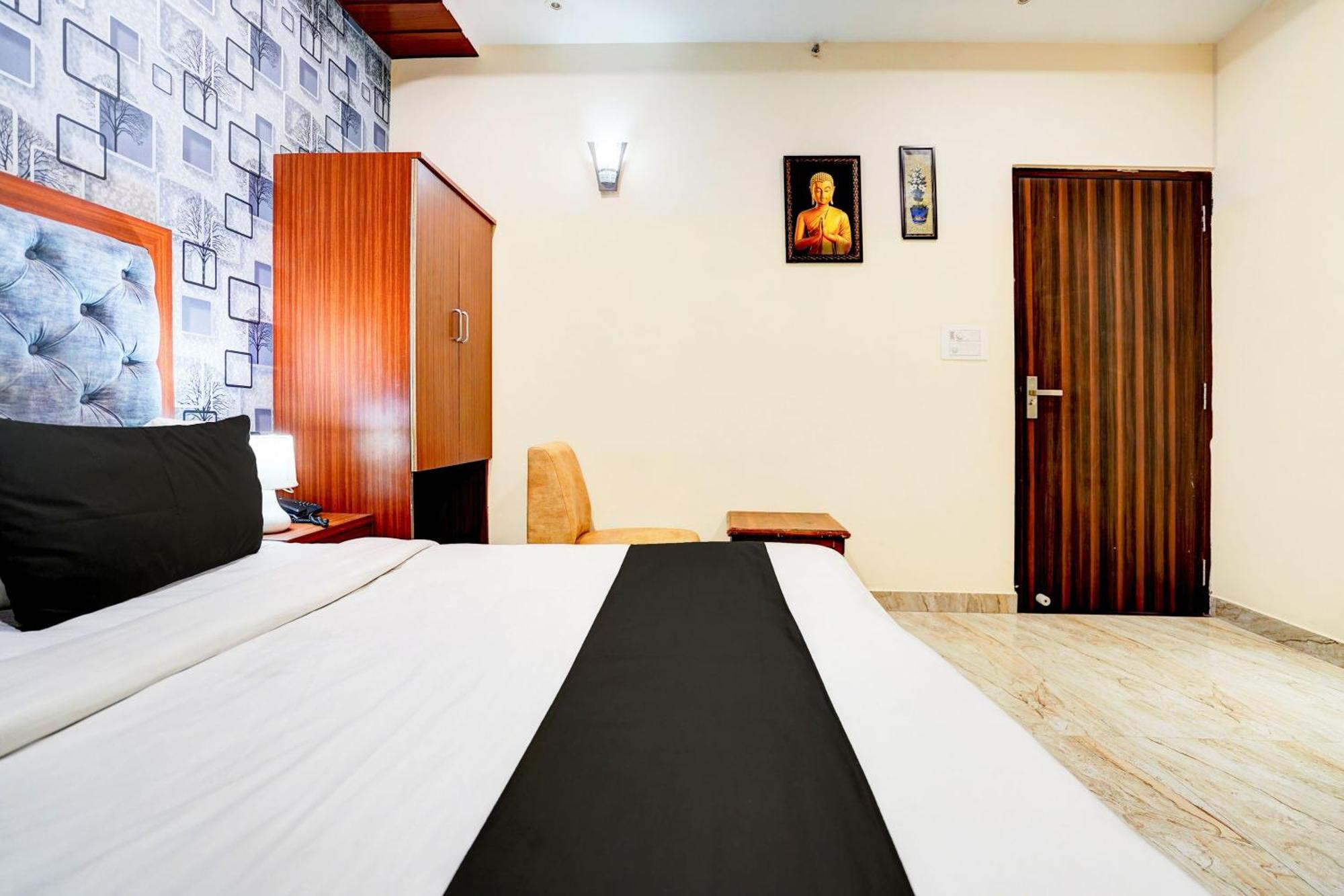 Townhouse Ram Katora Near Vishwanath Temple Formerly Sv Grand Hotel Varanasi Exterior foto