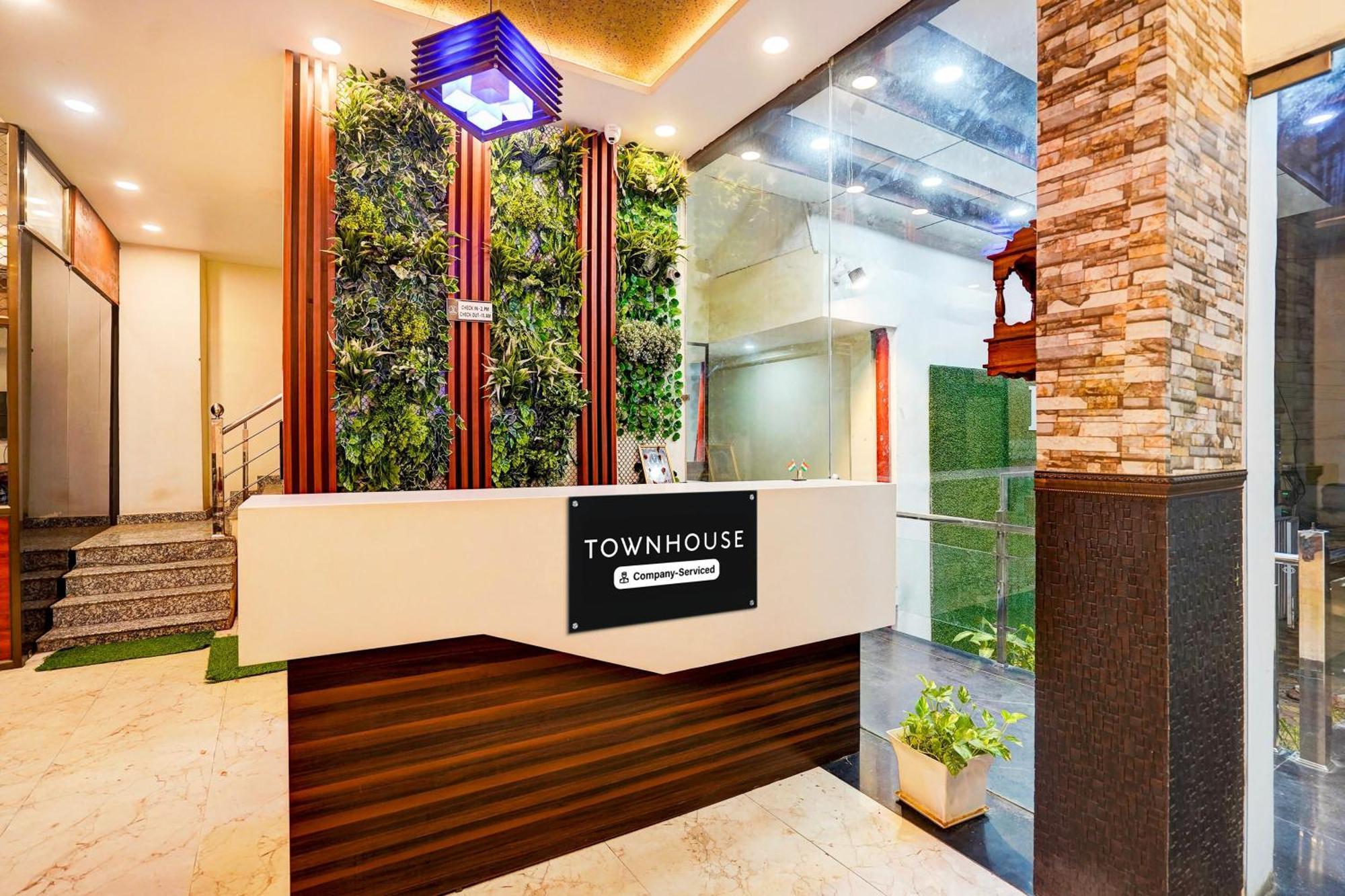 Townhouse Ram Katora Near Vishwanath Temple Formerly Sv Grand Hotel Varanasi Exterior foto