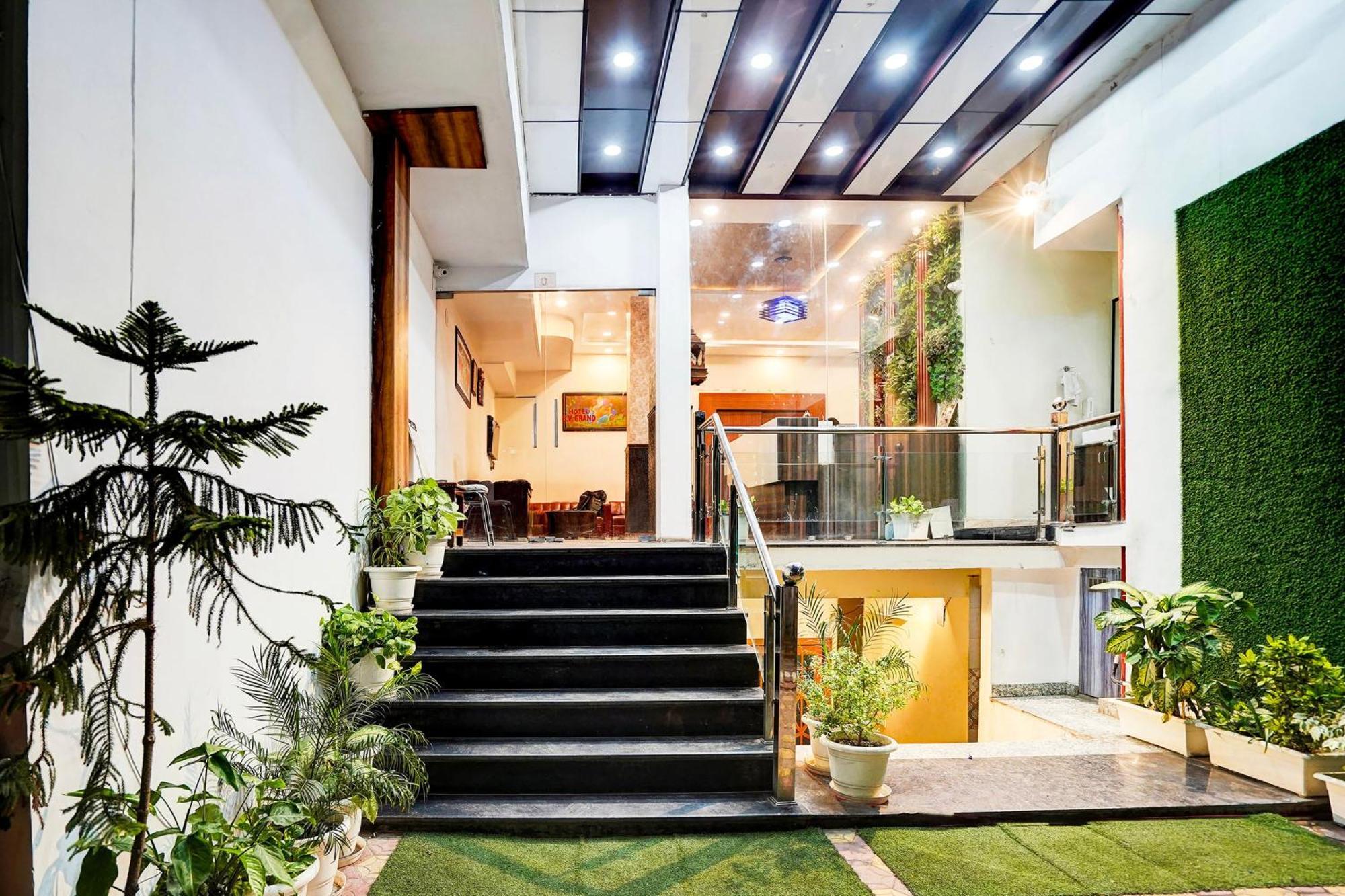 Townhouse Ram Katora Near Vishwanath Temple Formerly Sv Grand Hotel Varanasi Exterior foto